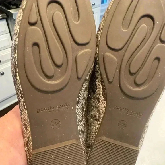 Gentle souls by Kenneth Cole “Eugene” leather flats.  slip ons size 7.5 - Picture 8 of 9